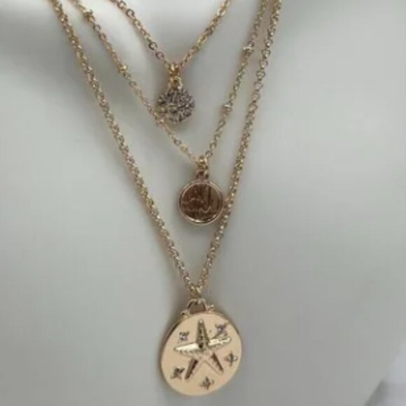 Lilly Pulitzer Triple Strand Gold Sand Dollar Charm Necklace NWT - Picture 1 of 7